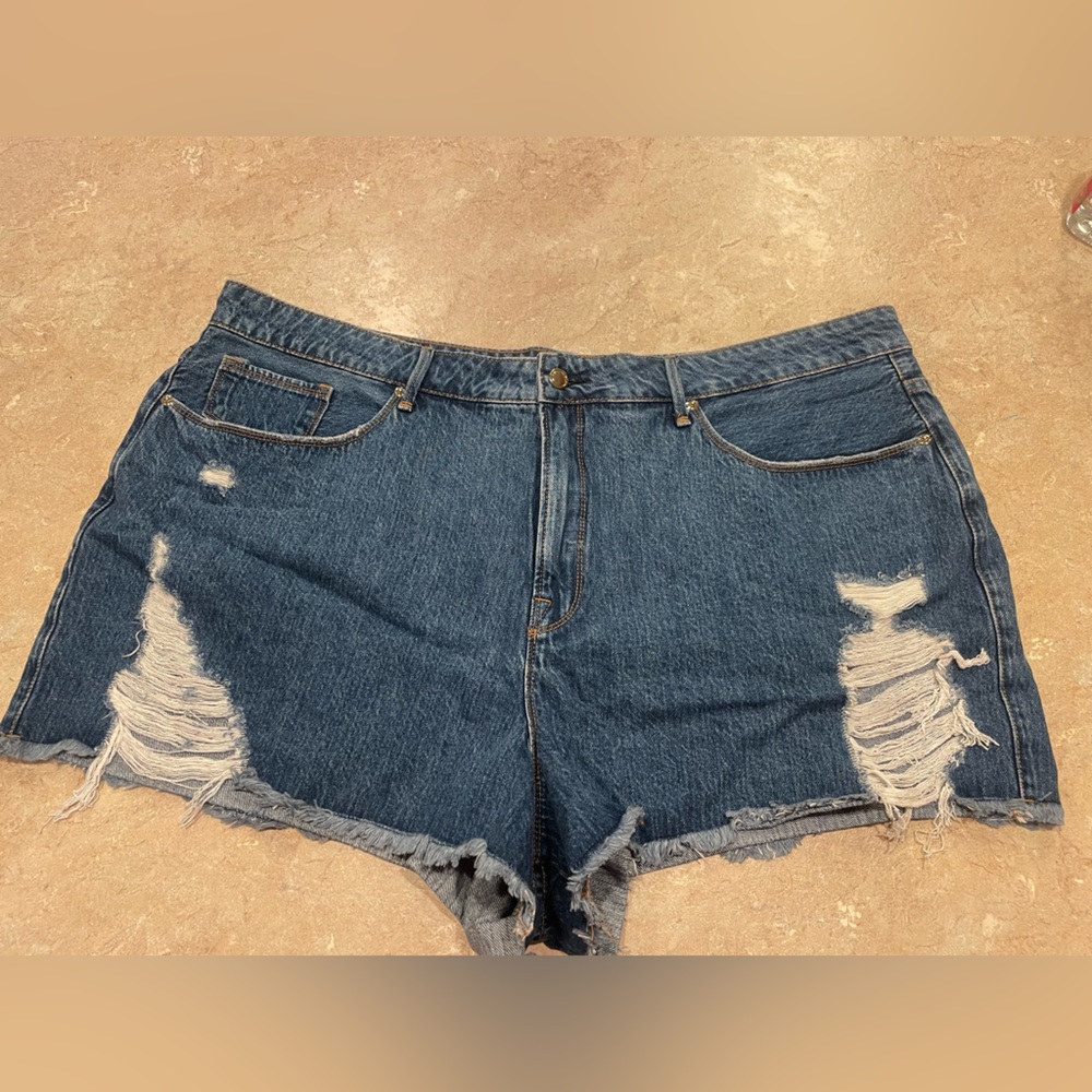 Good American Shorts Size 22